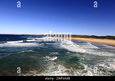 Blick auf den Bordeira Beach an der Westküste Portugals Stockfoto