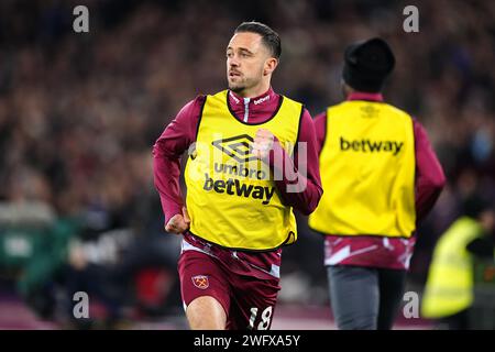 West Ham United's Danny ings wärmt sich während des Spiels der Premier League im London Stadium auf der Touchline auf. Bilddatum: Donnerstag, 1. Februar 2024. Stockfoto