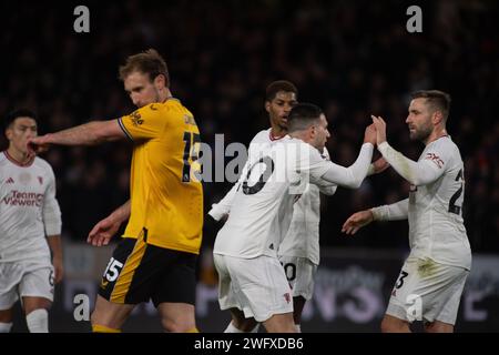Februar 2024; Molineux Stadium, Wolverhampton, West Midlands, England; Premier League Football, Wolverhampton Wanderers gegen Manchester United; Manchester United Spieler feiern Rasmus Hojlund in der 22. Minute 0-2 Stockfoto