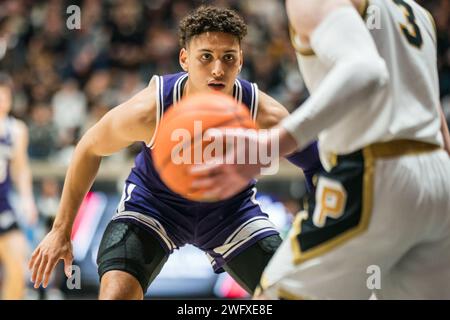 West Lafayette, Indiana, USA. Januar 31, 2024. Northwestern Wildcats Guard TY BERRY (3) bei der Verteidigung während des NCAA menÃs Basketballspiels zwischen den Northwestern Wildcats und den Purdue Boilermakers, Mittwoch, 31. Januar 2024, in der Mackey Arena in West Lafayette, Ind (Kreditbild: © David Wegiel/ZUMA Press Wire) NUR REDAKTIONELLE VERWENDUNG! Nicht für kommerzielle ZWECKE! Stockfoto