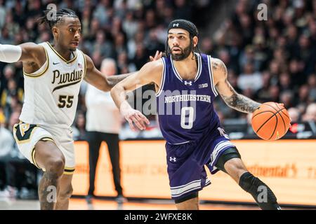 West Lafayette, Indiana, USA. Januar 31, 2024. BUIE (0) fährt mit dem Basketball während des NCAA menÃs Basketballspiels zwischen den Northwestern Wildcats und den Purdue Boilermakers am Mittwoch, 31. Januar 2024, in der Mackey Arena in West Lafayette, Ind (Kreditbild: © David Wegiel/ZUMA Press Wire) NUR REDAKTIONELLE VERWENDUNG! Nicht für kommerzielle ZWECKE! Stockfoto