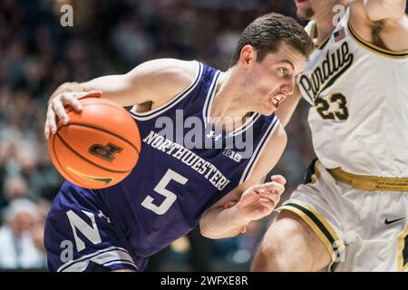 West Lafayette, Indiana, USA. Januar 31, 2024. RYAN lange BORG (5) fährt während des NCAA menÃs Basketballspiels zwischen den Northwestern Wildcats und den Purdue Boilermakers am Mittwoch, den 31. Januar 2024, in der Mackey Arena in West Lafayette, Ind (Kreditbild: © David Wegiel/ZUMA Press Wire) NUR REDAKTIONELLE VERWENDUNG! Nicht für kommerzielle ZWECKE! Stockfoto