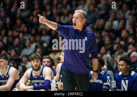 West Lafayette, Indiana, USA. Januar 31, 2024. CHRIS COLLINS, Head Coach der Northwestern Wildcats, bewegt sich während des NCAA menÃs Basketballspiels zwischen den Northwestern Wildcats und den Purdue Boilermakers am Mittwoch, den 31. Januar 2024, in der Mackey Arena in West Lafayette, Ind (Kreditbild: © David Wegiel/ZUMA Press Wire) NUR REDAKTIONELLE VERWENDUNG! Nicht für kommerzielle ZWECKE! Stockfoto