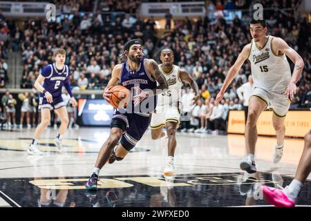 West Lafayette, Indiana, USA. Januar 31, 2024. Der Nordwest Wildcats Guard BOO BUIE (0) fährt während des NCAA menÃs Basketballspiels zwischen den Northwestern Wildcats und den Purdue Boilermakers am Mittwoch, den 31. Januar 2024, in der Mackey Arena in West Lafayette, Ind (Kreditbild: © David Wegiel/ZUMA Press Wire) NUR REDAKTIONELLE VERWENDUNG! Nicht für kommerzielle ZWECKE! Stockfoto