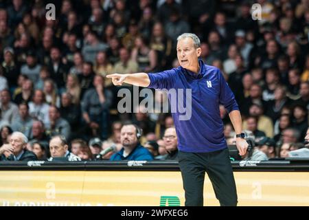 West Lafayette, Indiana, USA. Januar 31, 2024. CHRIS COLLINS, Head Coach der Northwestern Wildcats, bewegt sich während des NCAA menÃs Basketballspiels zwischen den Northwestern Wildcats und den Purdue Boilermakers am Mittwoch, den 31. Januar 2024, in der Mackey Arena in West Lafayette, Ind (Kreditbild: © David Wegiel/ZUMA Press Wire) NUR REDAKTIONELLE VERWENDUNG! Nicht für kommerzielle ZWECKE! Stockfoto