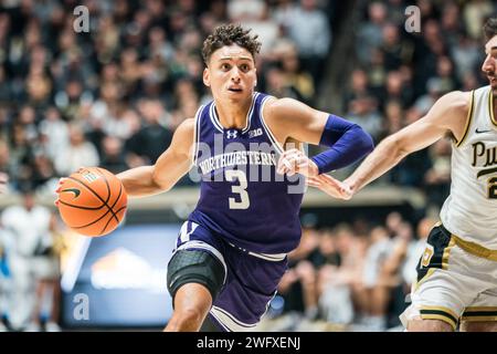 West Lafayette, Indiana, USA. Januar 31, 2024. Northwestern Wildcats Guard TY BERRY (3) fährt zum Korb während des NCAA menÃs Basketballspiels zwischen den Northwestern Wildcats und den Purdue Boilermakers, Mittwoch, 31. Januar 2024, in der Mackey Arena in West Lafayette, Ind (Kreditbild: © David Wegiel/ZUMA Press Wire) NUR REDAKTIONELLE VERWENDUNG! Nicht für kommerzielle ZWECKE! Stockfoto