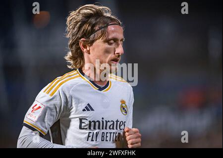 Getafe, Madrid, Spanien. Februar 2024. Luka Modric von Real Madrid, das während des Fußballspiels La Liga EA Sports 2023/24 zwischen Getafe und Real Madrid im Coliseum-Stadion in Getafe, Spanien, zu sehen war. (Kreditbild: © Alberto Gardin/ZUMA Press Wire) NUR REDAKTIONELLE VERWENDUNG! Nicht für kommerzielle ZWECKE! Stockfoto