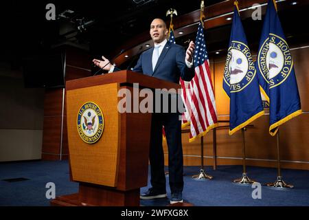 Washington, Usa. Februar 2024. Hakeem Jeffries (D-NY), Anführer der Minderheit, sprach auf einer Pressekonferenz im US-Kapitol. Quelle: SOPA Images Limited/Alamy Live News Stockfoto