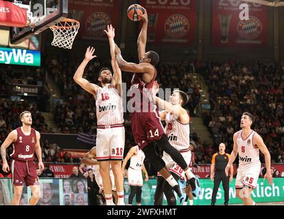Serge Ibaka (Bayern Basketball, #14) punktet. GER, FC Bayern Basketball vs. Olympiakos Piräus, Basketball, EuroLeague, Saison 2023/2024, 01.02.2024, Foto: Eibner-Pressefoto/Marcel Engelbrecht Stockfoto