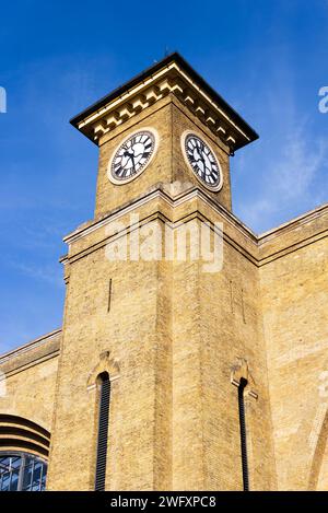 Uhrenturm des King's Cross Bahnhofs, London Stockfoto