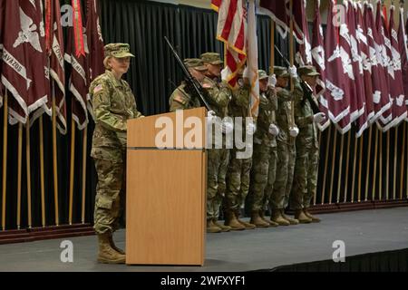 Generalleutnant Mary K. Izaguirre wurde als 46. Surgeon General der US Army vereidigt, während einer Zeremonie, die von General Randy George, dem Generalstabschef der US-Armee, am 25. Januar in der Joint Base San Antonio – Fort Sam Houston stattfand. Stockfoto