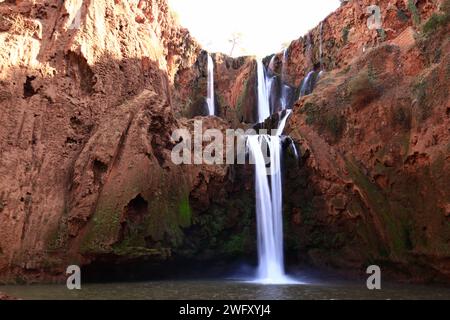 Ouzoud Falls ist der Sammelname für mehrere Wasserfälle, die in den El-Abid River münden Stockfoto