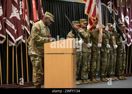 Generalleutnant Mary K. Izaguirre wurde als 46. Surgeon General der US Army vereidigt, während einer Zeremonie, die von General Randy George, dem Generalstabschef der US-Armee, am 25. Januar in der Joint Base San Antonio – Fort Sam Houston stattfand. Stockfoto