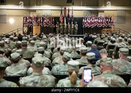 Generalleutnant Mary K. Izaguirre wurde als 46. Surgeon General der US Army vereidigt, während einer Zeremonie, die von General Randy George, dem Generalstabschef der US-Armee, am 25. Januar in der Joint Base San Antonio – Fort Sam Houston stattfand. Stockfoto