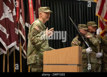 Generalleutnant Mary K. Izaguirre wurde als 46. Surgeon General der US Army vereidigt, während einer Zeremonie, die von General Randy George, dem Generalstabschef der US-Armee, am 25. Januar in der Joint Base San Antonio – Fort Sam Houston stattfand. Stockfoto