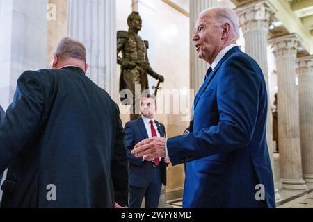 Washington, DC, USA. Februar 2024. US-Präsident Joe Biden für das National Prayer Breakfast in der Statuary Hall des US Capitol in Washington, DC, USA, 01. Februar 2024. Jeder US-Präsident seit Dwight Eisenhower 1953 hat an dem jährlichen Frühstück teilgenommen. Quelle: Shawn Thew/Pool über CNP/dpa/Alamy Live News Stockfoto