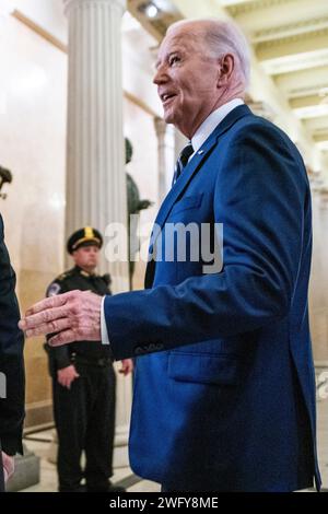 Washington, DC, USA. Februar 2024. US-Präsident Joe Biden für das National Prayer Breakfast in der Statuary Hall des US Capitol in Washington, DC, USA, 01. Februar 2024. Jeder US-Präsident seit Dwight Eisenhower 1953 hat an dem jährlichen Frühstück teilgenommen. Quelle: Shawn Thew/Pool über CNP/dpa/Alamy Live News Stockfoto