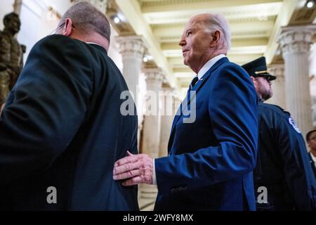 Washington, DC, USA. Februar 2024. US-Präsident Joe Biden für das National Prayer Breakfast in der Statuary Hall des US Capitol in Washington, DC, USA, 01. Februar 2024. Jeder US-Präsident seit Dwight Eisenhower 1953 hat an dem jährlichen Frühstück teilgenommen. Quelle: Shawn Thew/Pool über CNP/dpa/Alamy Live News Stockfoto