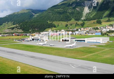 Europas höchstgelegener Flughafen Samedan im Engadin. Der Flughafen Samedan im Oberengadin ist der höchste Flughafen Europas Stockfoto