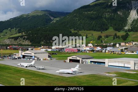 Europas höchstgelegener Flughafen Samedan im Engadin. Der Flughafen Samedan im Oberengadin ist der höchste Flughafen Europas Stockfoto