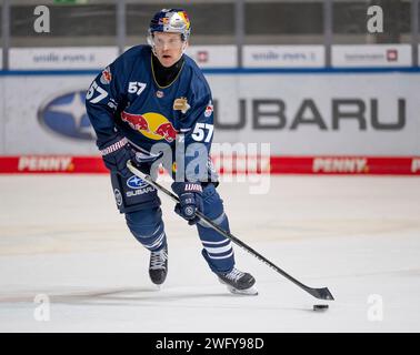 Emil Johansson (EHC Red Bull Muenchen, #57). EHC Red Bull Muenchen gegen Straubing Tigers Eishockey, DEL, 43. Spieltag, Saison 2023/2024, 01.02.2024. Foto: Eibner-Pressefoto/Heike Feiner Stockfoto