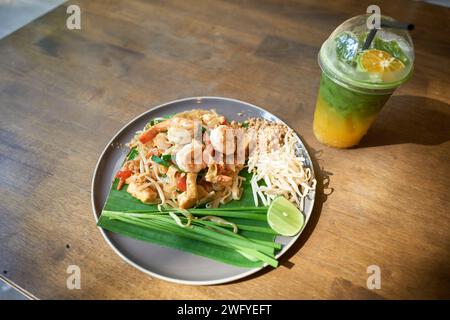 Bangkok Thailand berühmte Garnelen gebratene Reisnudeln Stockfoto