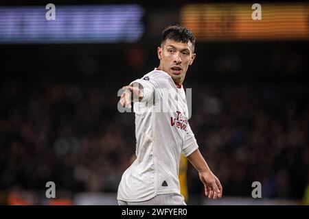 Wolverhampton, Großbritannien. Februar 2024. Wolverhampton, England, 1. Februar 2024: Lisandro Martinez von man United Punkte während des Premier League-Fußballspiels zwischen Wolverhampton Wanderers und Manchester United im Molineux Stadium in Wolverhampton, England (Richard Callis/SPP) Credit: SPP Sport Press Photo. /Alamy Live News Stockfoto