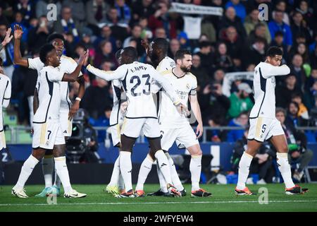 Madrid, Spanien. Februar 2024. Die Spieler von Real Madrid feiern beim Fußballspiel der spanischen Liga (La Liga) zwischen Getafe CF und Real Madrid am 1. Februar 2024 im Coliseum-Stadion in Madrid, Spanien. Gustavo Valiente/Xinhua/Alamy Live News Stockfoto