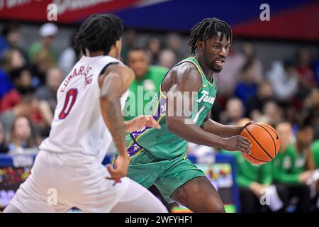 Dallas, TX, USA. Februar 2024. Der Tulane Green Wave Guard Sion James stürmt in der ersten Hälfte eines College-Basketballspiels gegen die SMU Mustangs im Moody Coliseum in Dallas, Texas. Austin McAfee/CSM/Alamy Live News Stockfoto