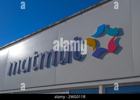 Bordeaux , Frankreich - 01 29 2024 : Matmut-Logo-Marke Eingangsfassade und Textschild auf Bürofassade Gebäudeversicherungsagentur französisch Stockfoto