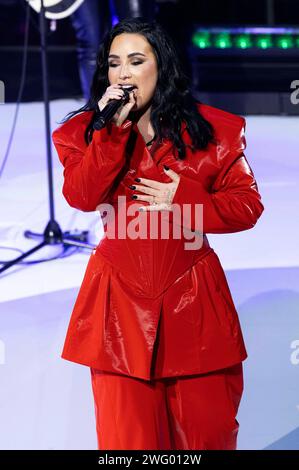 Demi Lovato live bei einem American Heart Associations Go Red for Women Red Dress Collection Konzert im Jazz im Lincoln Center. New York, 31.01.2024 *** Demi Lovato live bei den American Heart Associations Go Red for Women Red Dress Collection Konzert im Jazz im Lincoln Center New York, 31 01 2024 Foto:XM.xCranex/xFuturexImagex lovato 4125 Stockfoto