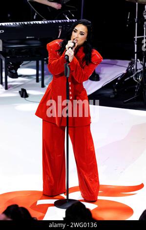 Demi Lovato live bei einem American Heart Associations Go Red for Women Red Dress Collection Konzert im Jazz im Lincoln Center. New York, 31.01.2024 *** Demi Lovato live bei den American Heart Associations Go Red for Women Red Dress Collection Konzert im Jazz im Lincoln Center New York, 31 01 2024 Foto:XM.xCranex/xFuturexImagex lovato 4127 Stockfoto