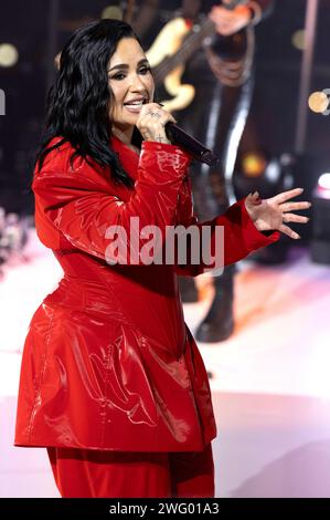 Demi Lovato live bei einem American Heart Associations Go Red for Women Red Dress Collection Konzert im Jazz im Lincoln Center. New York, 31.01.2024 *** Demi Lovato live bei den American Heart Associations Go Red for Women Red Dress Collection Konzert im Jazz im Lincoln Center New York, 31 01 2024 Foto:XM.xCranex/xFuturexImagex lovato 4141 Stockfoto