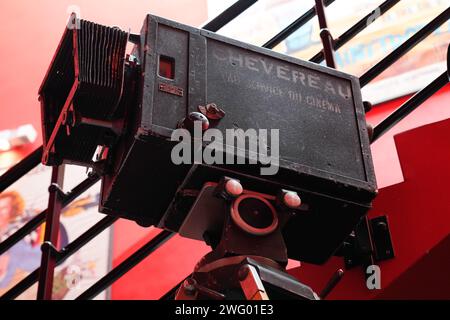 Bordeaux , Frankreich - 01 20 2024 : Chevereau-Zeichen Text und Markenverleih Kinofirma auf alter Vintage-Filmkamera Stockfoto