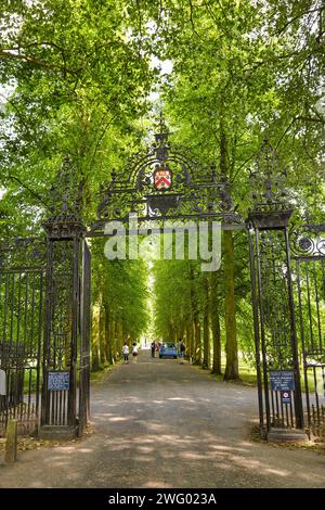 Cambridge, Vereinigtes Königreich - 26. Juni 2010: Hintereingang des Trinity College. Der Weg von der Avenue zur Gartenallee. Cambridge. Cambridge Stockfoto