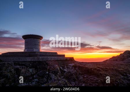 Toposkop auf dem Worcestershire Beacon in Dawn. Malvern Hills, Worcestershire, England Stockfoto