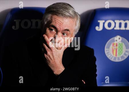 Madrid, Spanien. Februar 2024. Carlo Ancelotti, Trainer von Real Madrid, wurde beim Spiel der La Liga 2023/24 zwischen Getafe und Real Madrid im Coliseum-Stadion gesehen. Getafe 0 : 2 Real Madrid (Foto: Guillermo Martinez/SOPA Images/SIPA USA) Credit: SIPA USA/Alamy Live News Stockfoto