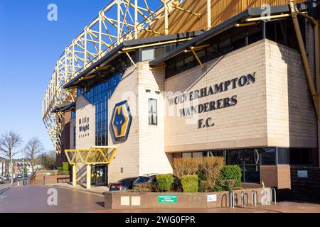 Wolverhampton Wanderers Football Club oder „Wolves“ Wolverhampton Wanderers Stadion in Wolverhampton West Midlands England UK GB Europe Wölves fc Stockfoto