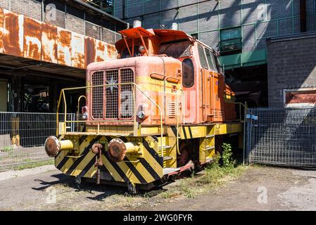 Hattingen, Deutschland – 9. August 2022: Diesellok Diesellok 52 in Henrichshutte, ein stillgelegtes Stahlwerk. Heute ein berühmter Museumsort Stockfoto