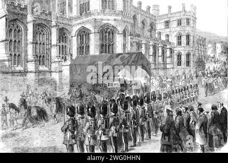 Die Beerdigung seiner verstorbenen Königlichen Hoheit des Prinzen Consort: Der Leichenwagen in St. George's Chapel, 1862. Soldaten und Menschenmassen in Windsor, als der Sarg kommt. Prinz Albert von Sachsen-Coburg und Gotha, Ehemann von Königin Victoria, starben im Alter von 42 Jahren an Typhus, was seine Ärzte damals für Typhus hielten. Aus Illustrated London News, 1862. Stockfoto