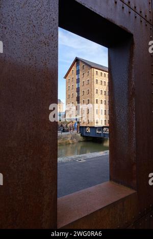 Gloucester Docks, Gloucestershire. Früher funktionierte Docks wurden heute für eine Mischung aus Bürounterkünften, Einzelhandel, Freizeit und Bootstouren genutzt Stockfoto