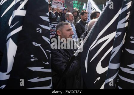 Ankara, Türkei. Januar 2024. Demonstranten, die sich während der Demonstration versammelten. Eine Gruppe namens Radical Change kam vor der ägyptischen Botschaft in Ankara und hielt eine Pressekonferenz unter dem Titel "Gaza stirbt" ab und verurteilte Israels Angriffe auf Gaza. (Credit Image: © Bilal Seckin/SOPA Images via ZUMA Press Wire) NUR REDAKTIONELLE VERWENDUNG! Nicht für kommerzielle ZWECKE! Stockfoto