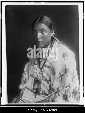 Rote Elche, 1907. Halblanges Porträt der Dakota-Frau. Stockfoto