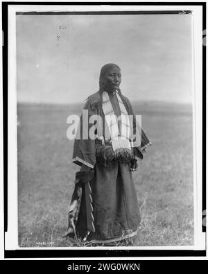 Two Charger Woman, 1907. Porträt von Brul&#xe9; Frau in voller Länge. Stockfoto