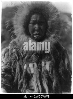 Nunivak Island, Alaska: Baninaguh, um 1929. Eskimo, halblang. Stockfoto