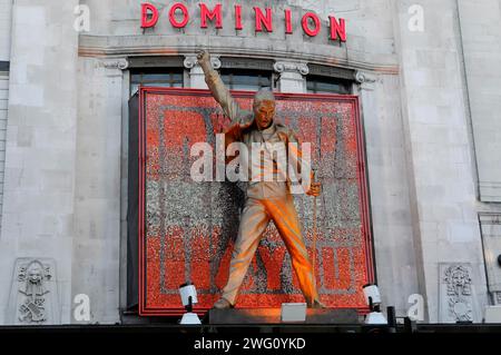 Skulptur Freddie Mercury, DOMINION THEATRE, Queen Musical, WIR WERDEN SIE ROCKEN, London, England, Großbritannien Stockfoto