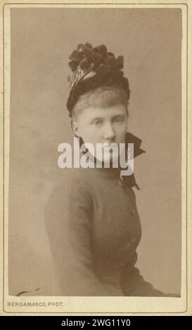 Großherzogin Serge, Elisabeth von Hessen, halblanges Porträt, frontseitig, zwischen 1870 und 1880. Stockfoto