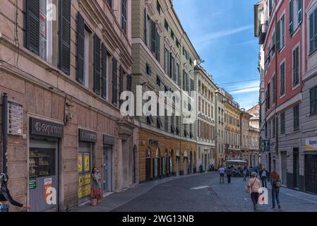 Historische Wohnhäuser im Zentrum von Genua, Italien Stockfoto