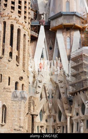 Außendetail: Kathedrale La Sagrada Familia von Antonio Gaudi. Barcelona, Spanien. 2017 Stockfoto