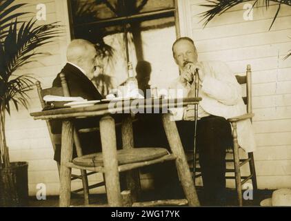 Serge Witte und Baron Rosen im Palmengarten im Wentworth Hotel, 1905. Stockfoto